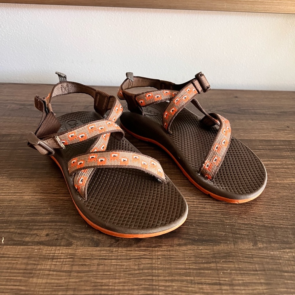 Youth alien chacos size 3Y